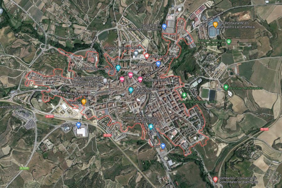 Barbastro en la provincia de Huesca. Vista aérea del municipio
