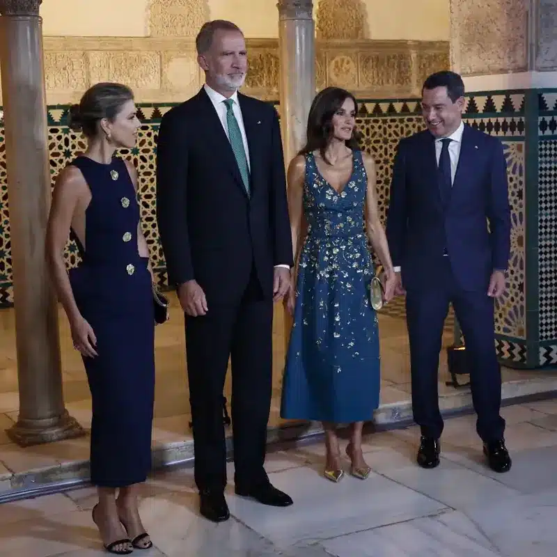 Manuela Villena triunfa ante los Reyes en Sevilla 2025 Manuela Villena triunfa ante los Reyes en Sevilla 2025. Con un vestido de Inés Domecq