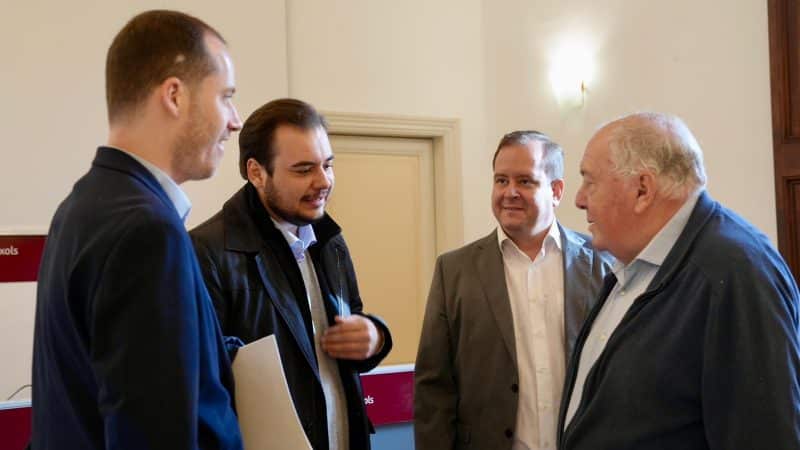 El PP defiende en la Cámara de Comercio de Sant Feliu una reducción de la burocracia y de la presión fiscal para impulsar la economía