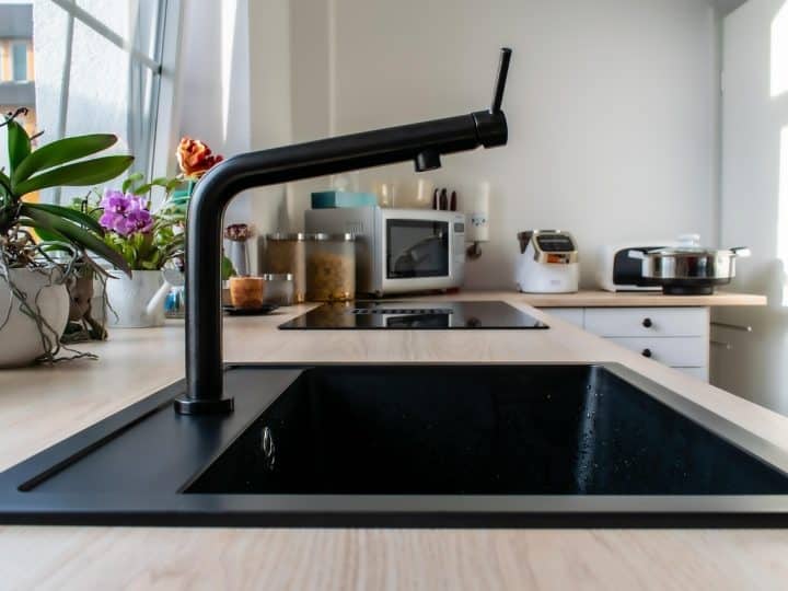 ¿Cómo elegir fregadero de cocina adecuado? Materiales, ventajas y cuándo usar cada uno