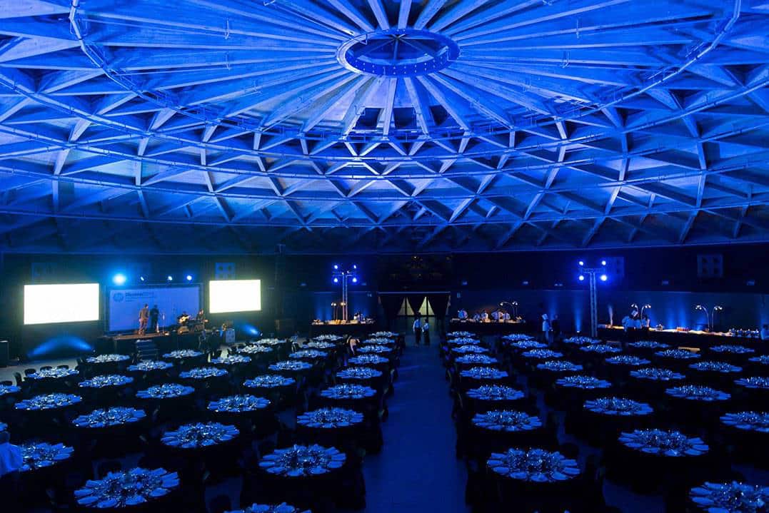 Los espectáculos con efecto wow ganan peso en las cenas de gala de empresa en Barcelona